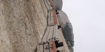 Thousand Feet Cliff Of The Hua Shan