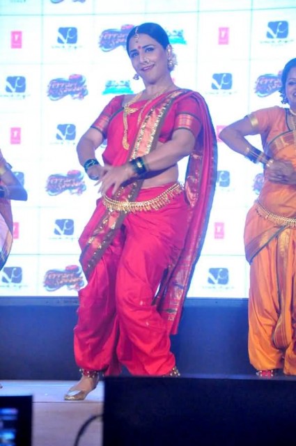 Vidya Balan Performs Lavani