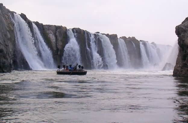Boating In Hogenakkal Falls