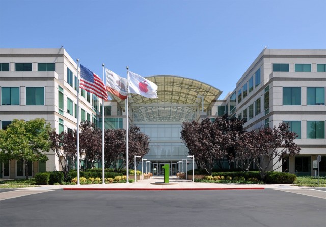 Apple Headquarters (Photo Credit: Joe Ravi  / CC BY-SA 3.0) 