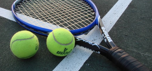 Tennis Racket And Balls (Photo Credit: Vladsinger  / CC BY-SA 3.0)